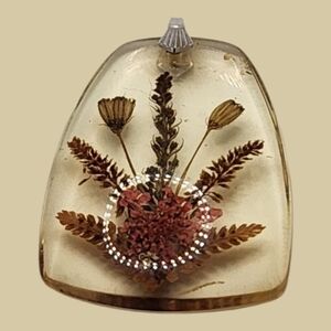 Womens Vintage Dried Floral Plastic Pendent For Necklace